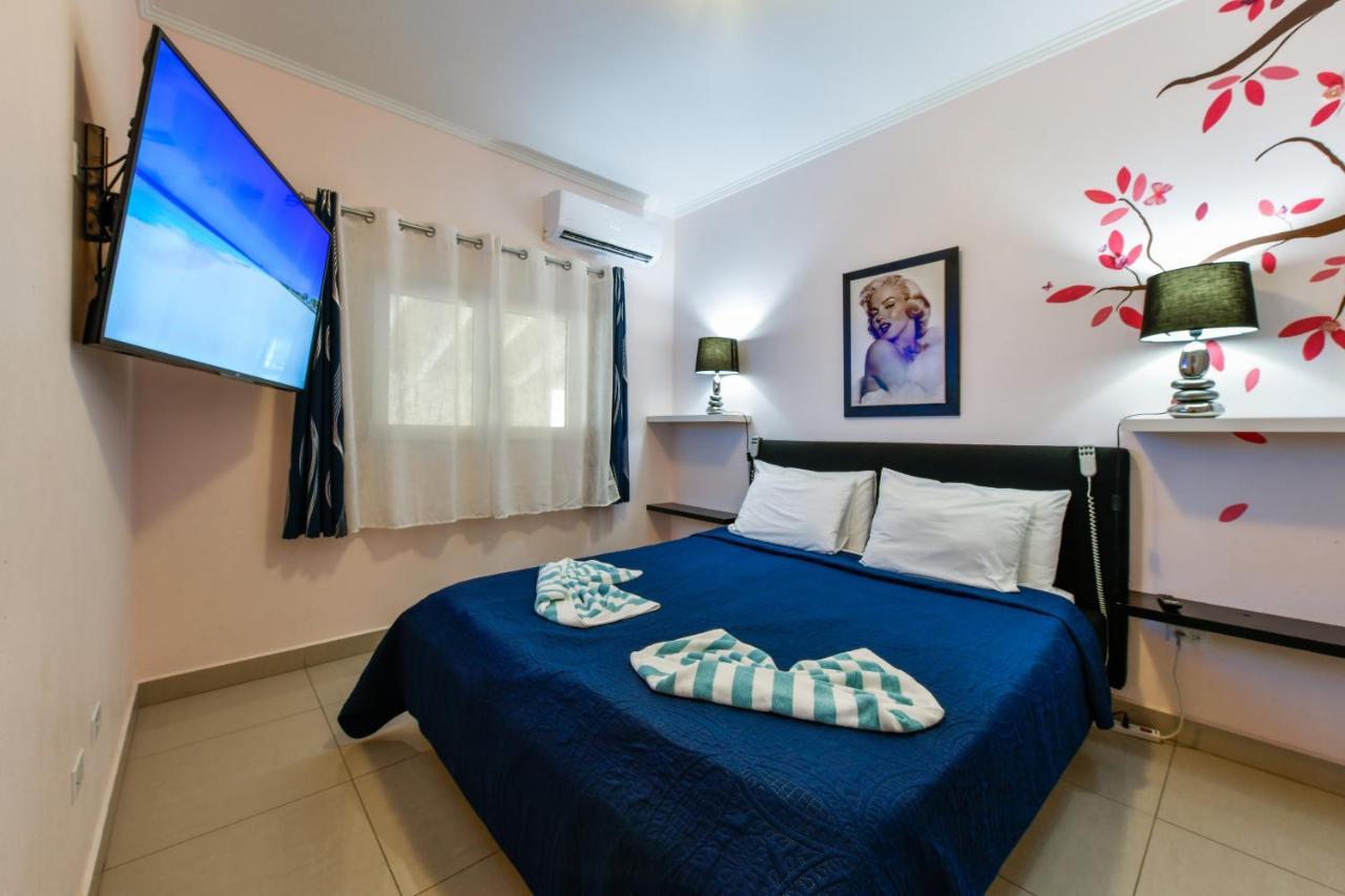 Villa Swiss Paradise With Private Pool Palm Beach ภายนอก รูปภาพ